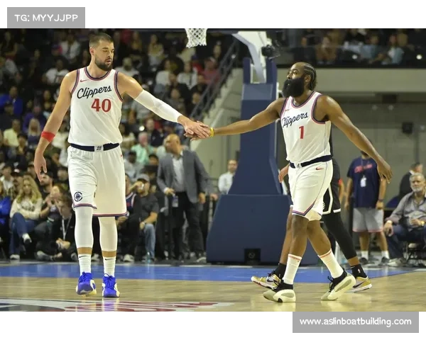 NBA总决赛提前锁定胜局 晋级形势愈加明朗 向总冠军更进一步 NBA总决赛提前锁定胜局 晋级形势愈加明朗 向总冠军更进一步