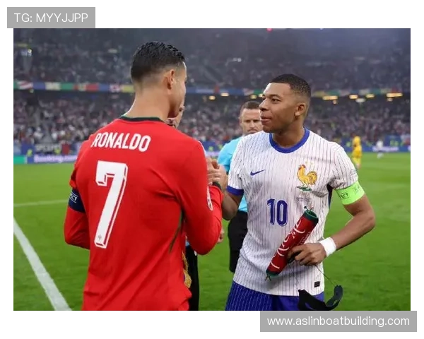 姆巴佩任意球双响比肩C罗 贝林汉克尔打破球荒助巴黎逆转胜