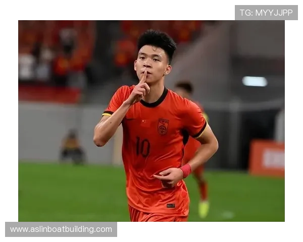 王钰栋社媒晒国足首秀照 蒯纪闻留言太爱你了兄弟展现兄弟情深 王钰栋社媒晒国足首秀照 蒯纪闻留言太爱你了兄弟展现兄弟情深