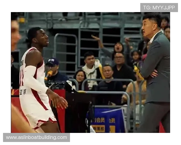 赛后采访中与裁判激烈争执 技术犯规频发引发争议与讨论