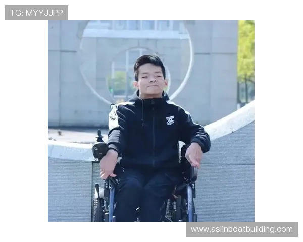 达州脑瘫男孩屡跌屡起燃爆球场励志追梦故事震撼无数观众人心