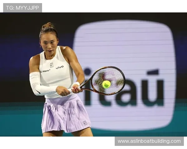 郑钦文与萨巴伦卡激战首盘互破发球局 迈阿密站14决赛精彩上演